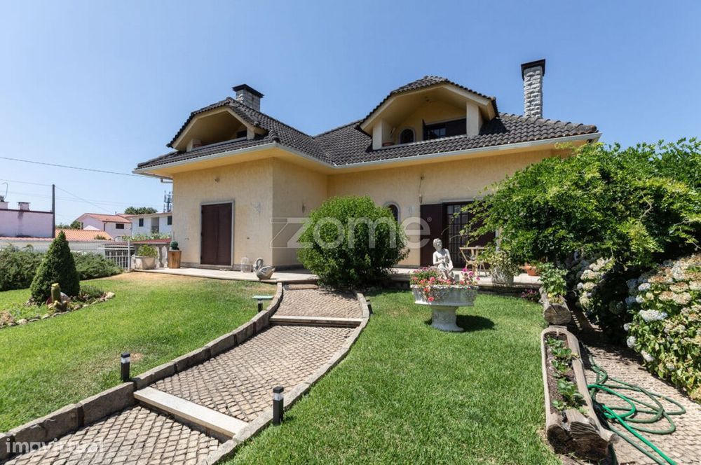 Moradia T5 com Anexos e Terreno na BARROSA em ARGANIL