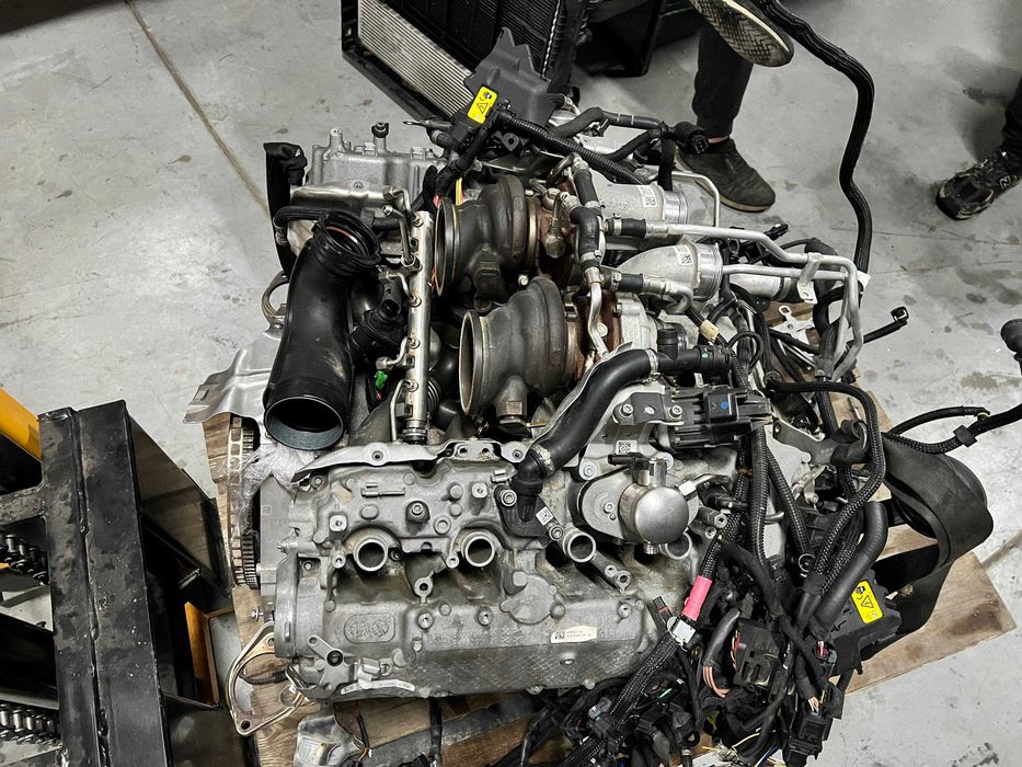 Мотор двигун двигатель BMW S63B44T4 S63M S63B44B M5 F90 M8 F91 F92 F93
