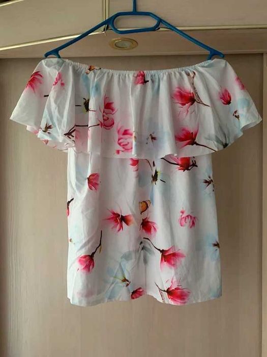 Bluzka off shoulder kwiaty biała