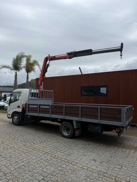 Toyota dyna com grua Palfinger
