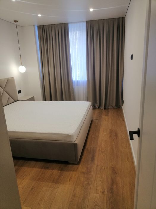 Здається елітна квартира в центрі біля парку, озера,