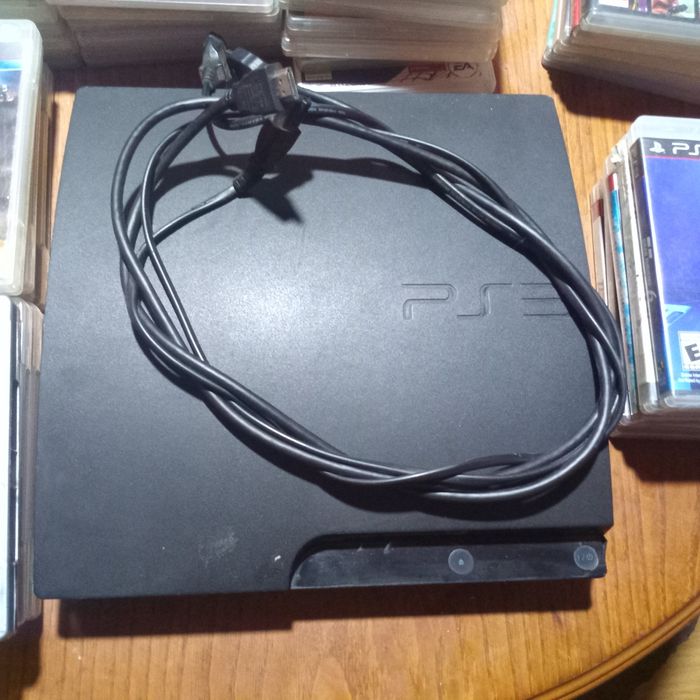 PS3 com vários jogos em bom estado