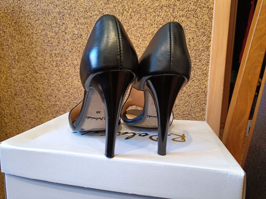 Czarne buty na obcasie R. Polański rozmiar 38