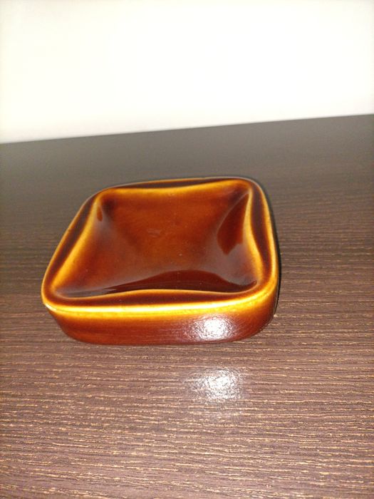 Kwadratowa popielniczka PRL