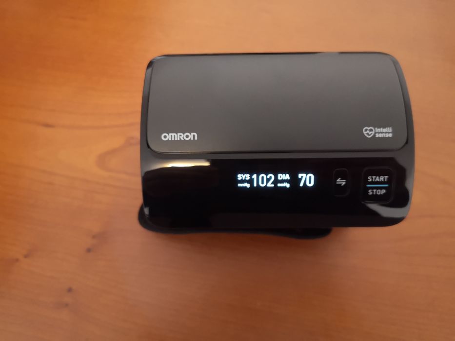Medidor de Tensão Arterial OMRON de Braço + Estojo – Como Novo
