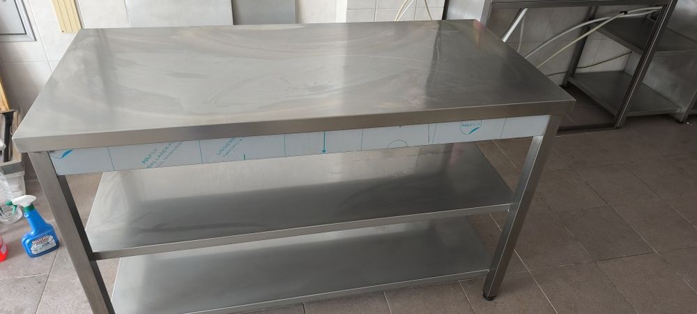 Bancada Inox Profissional com 2 Prateleiras – Estado Impecável