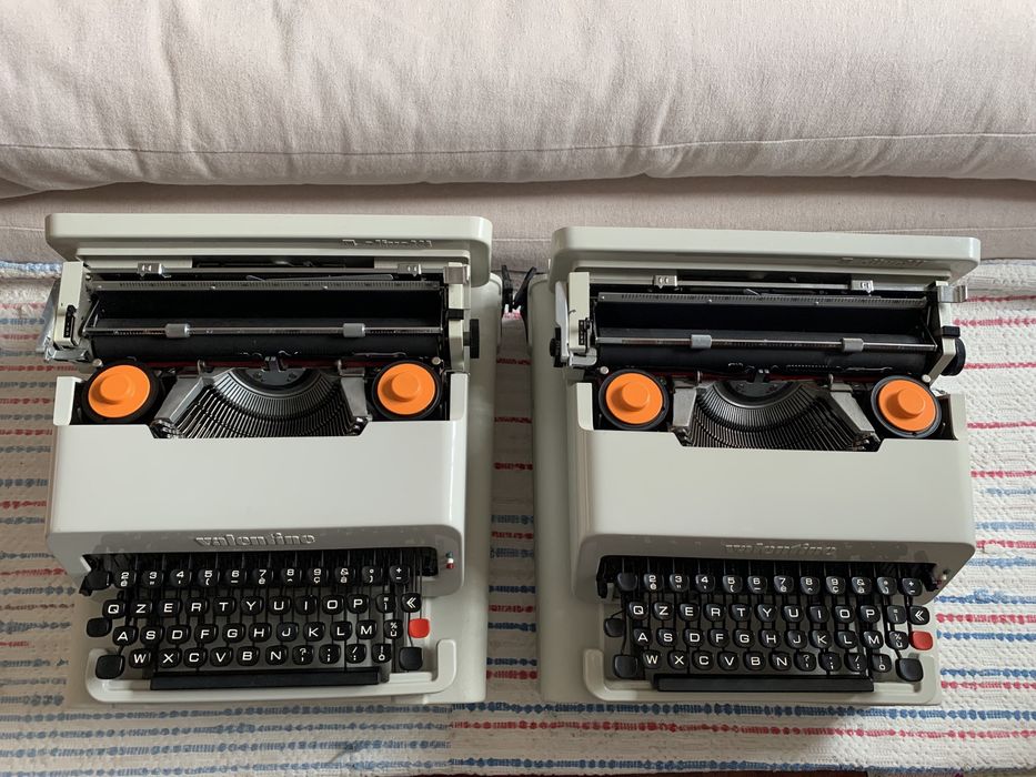 2 máquinas de escrever Olivetti Valentine brancas