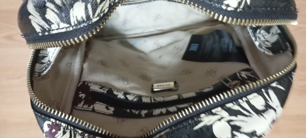 Жіночий рюдзак GUESS
