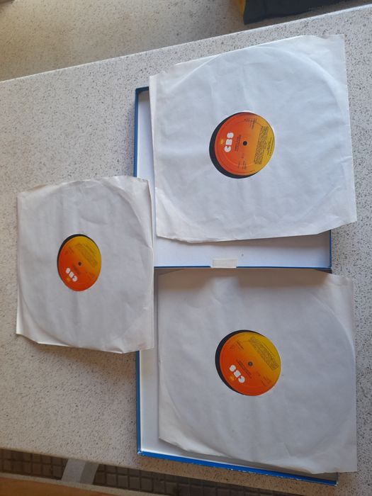 Lote de 79 discos antigos