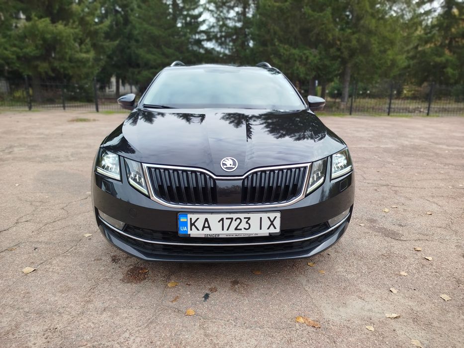 Продам авто Skoda Octavia A7 рестайлова двохлітрова на автоматі