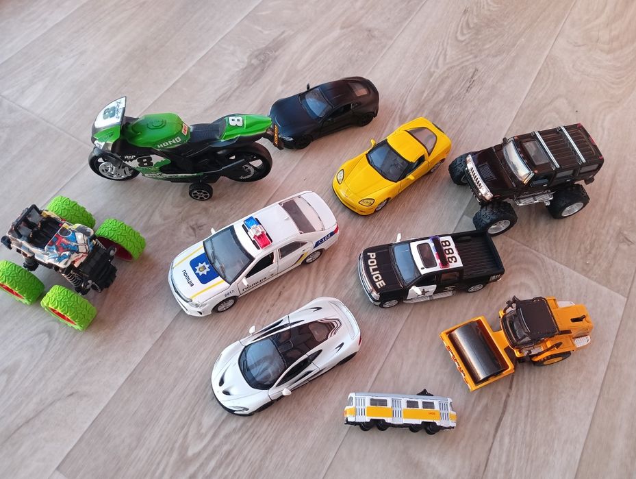 Машинки металопластикові типу Кінсмарт та інші(всі разом)