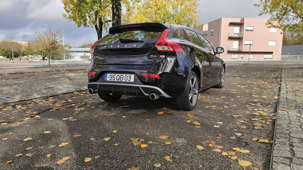 Volvo V40 D4 R-Design