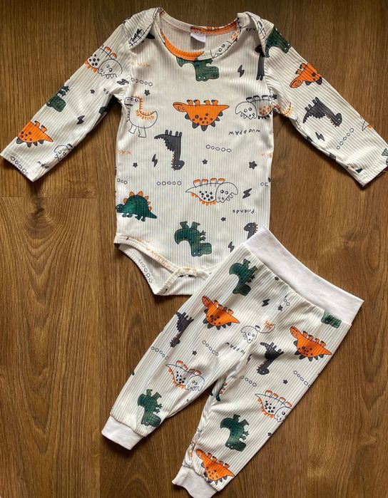 Одяг для хлопчика,Пісочники ,костюми