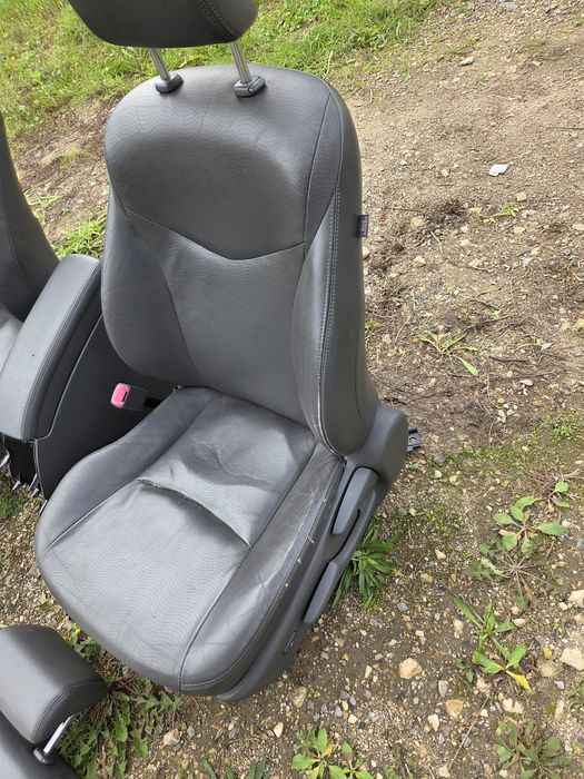 Komplet foteli i boczkow Toyota prius 3 Europa grzany