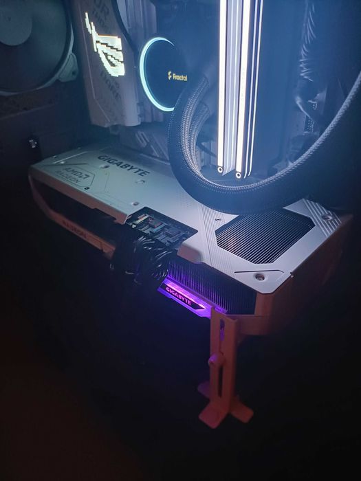 Gigabyte AMD Radeon RX 9070 XT ICE 16GB