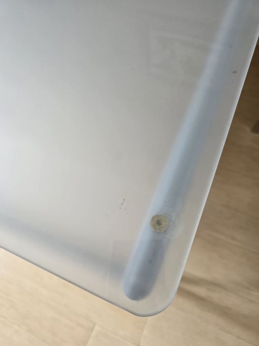 Mesa metálica com tampo de vidro