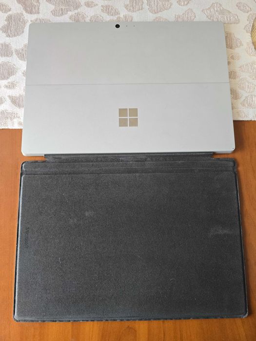 Microsoft surface 1724 pro 4 tablet laptop w 256gb z klawiaturą