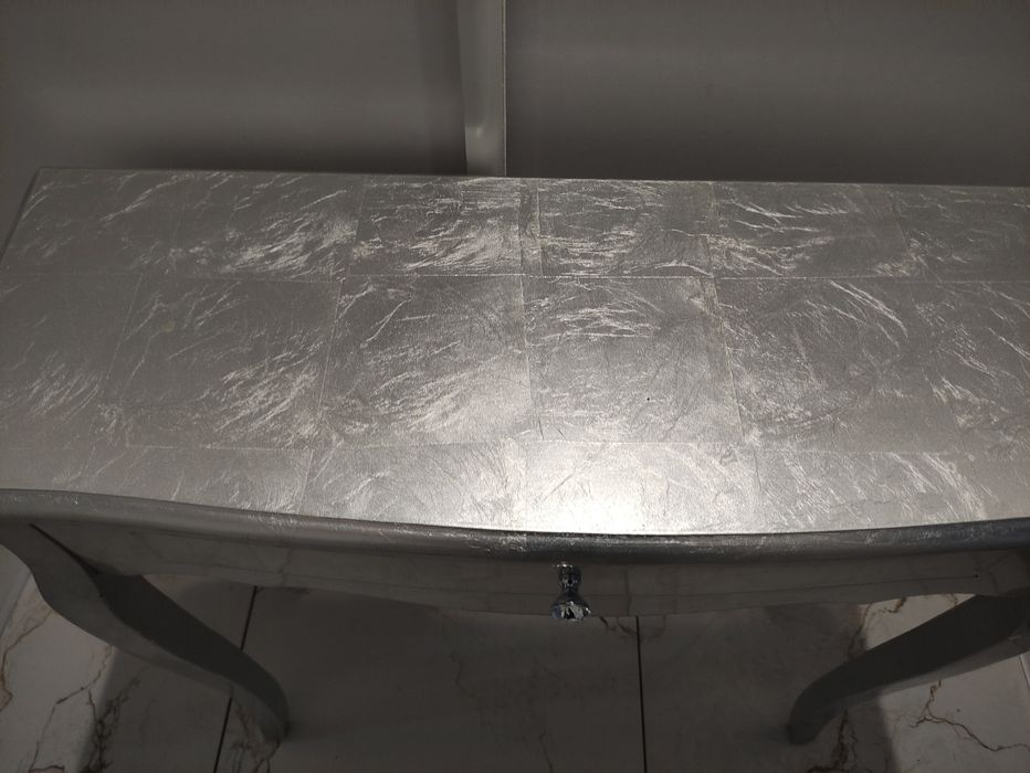 Stolik srebrny lekki