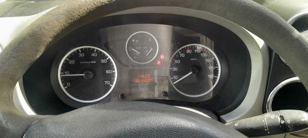 Peugeot Partner 5 lugares