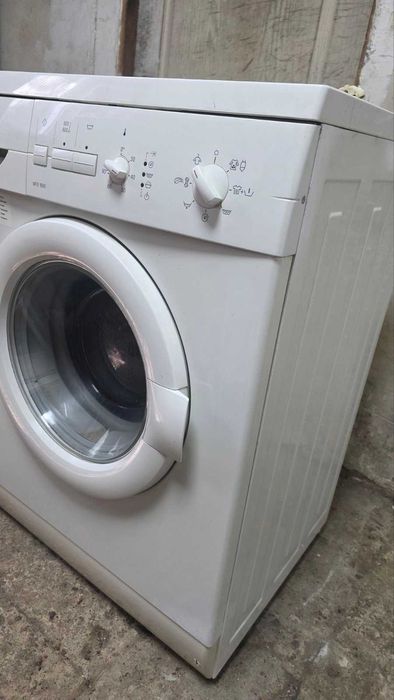 Рабочую стиральную машину Bosch, на 6 кг. белья.
