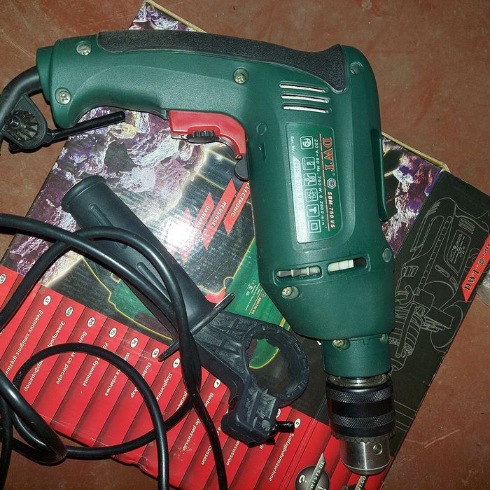 Дрель ударная DWT swm-750vs новая