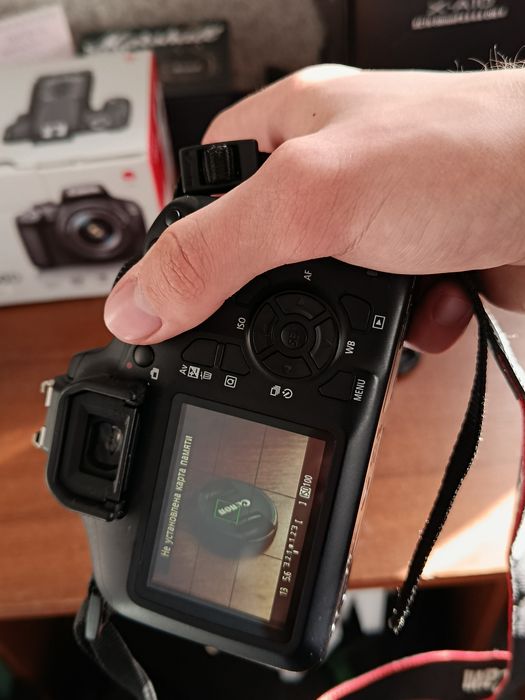 Фотоапарат Canon EOS 4000D + Об'єктив EF-S 18-55mm III | Пробіг лише 15 000 кадрів