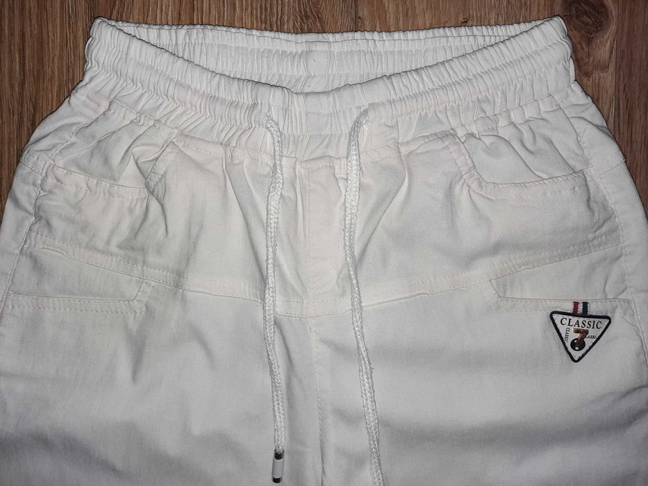 Spodnie białe na gumce