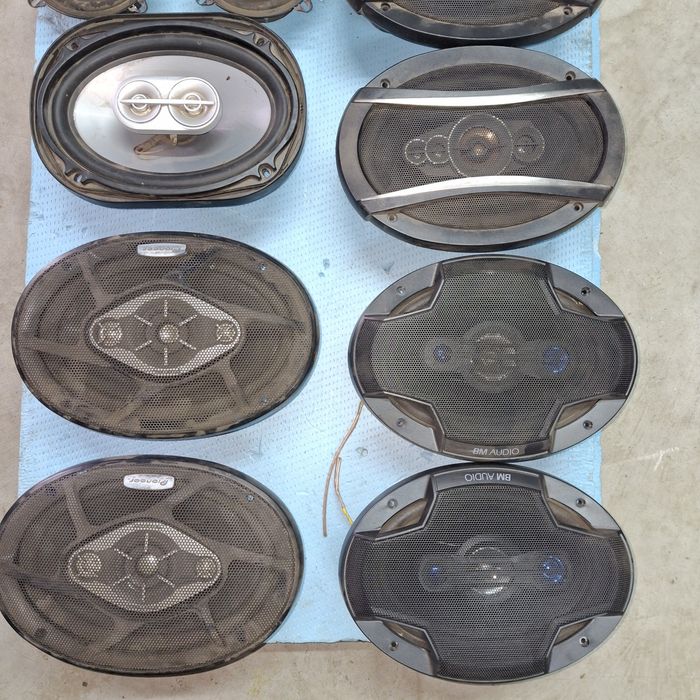 Овалы динамики колонки акустика на авто