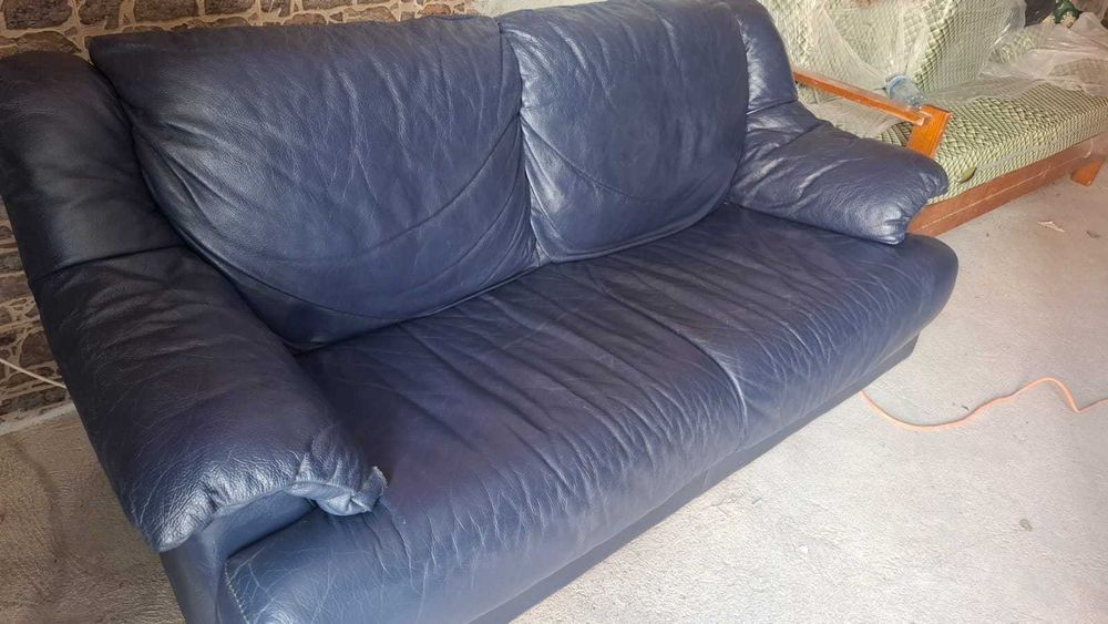 Sofa em pele azul da Divani&Divani
