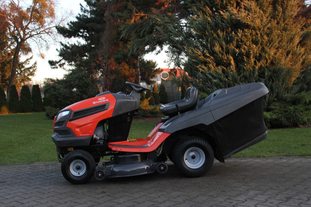 Husqvarna Tc 142  V2 TRAKTOREK Kosiarka Brigss & Stratton