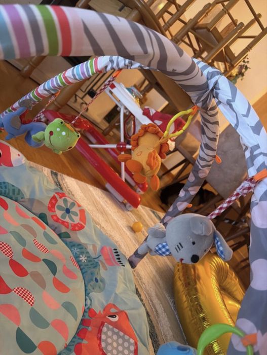 Tapete de Atividades para Bebé com Arco e Brinquedos