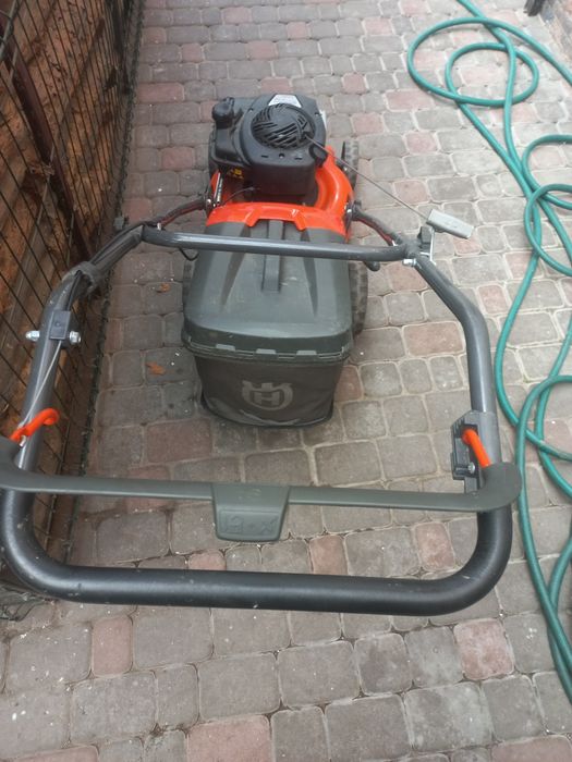 Продам газонокосілка