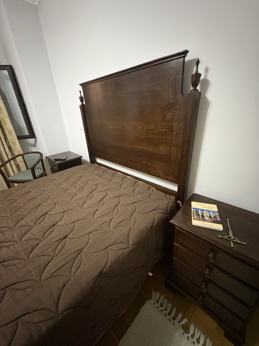 Cama em castanho 190x140