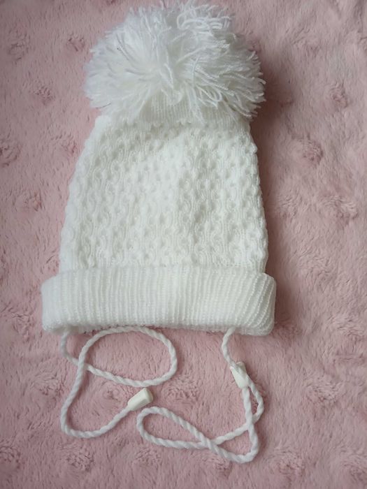 Czapka dziewczęca z dzianiny, przejściowa