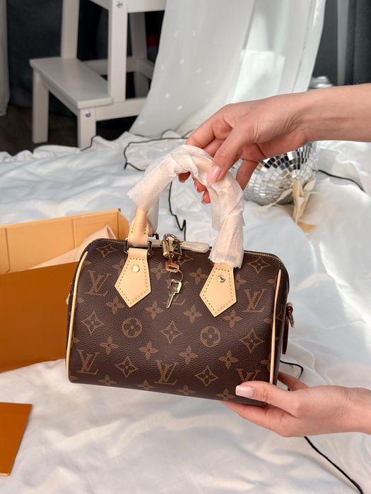 Сумка Louis Vuitton Speedy Bandouliere 20 Monogram Canvas