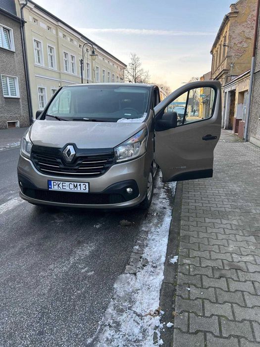 Wynajem busa 9-osobowego - komfortowa podróż dla całej ekipy!