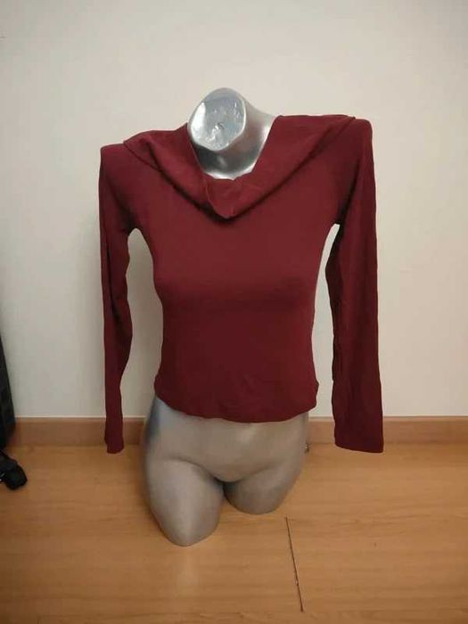 Camisola de malha fina Stradivarius com gola aberta