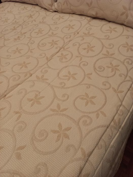 Bedspread Set with Two Pillows64586206820099122