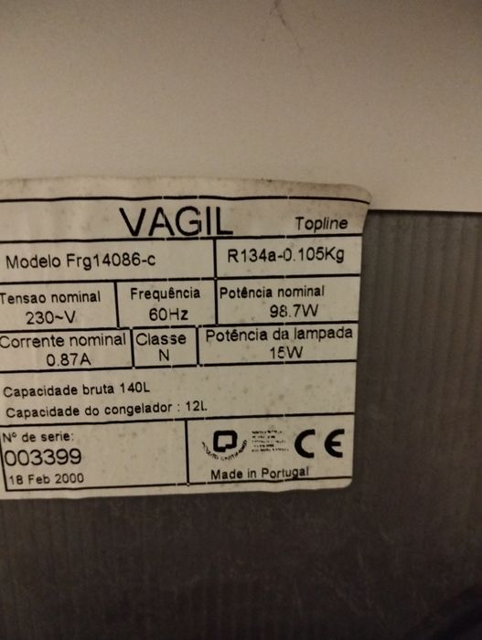 Frigorífico com mini congelador