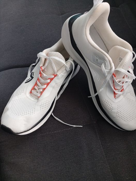 Lekkie buty do biegania 44