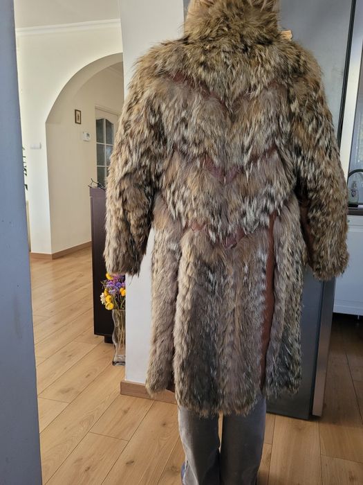 Futro z lisa rozszywane skórą