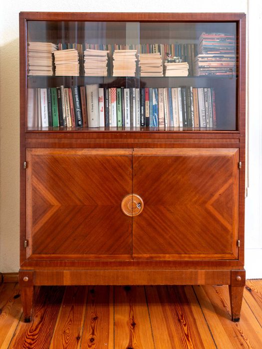 Unikatowa biblioteka Art Déco z lat 30. XX w. – polskie rzemiosło, fornir "jodełka"