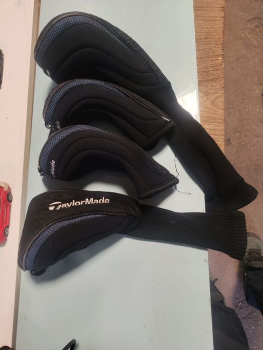 Tacos de golfe em bom estado.