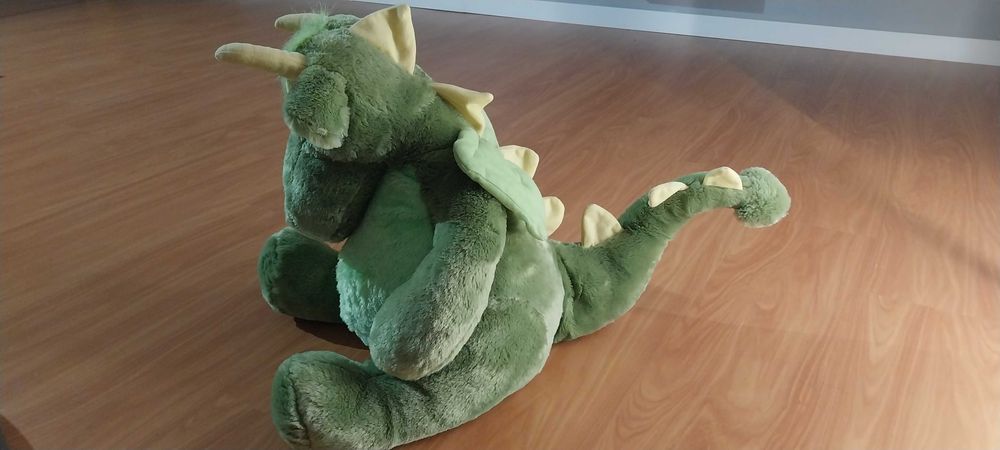 Dragão em peluche com aproximadamente 40cm