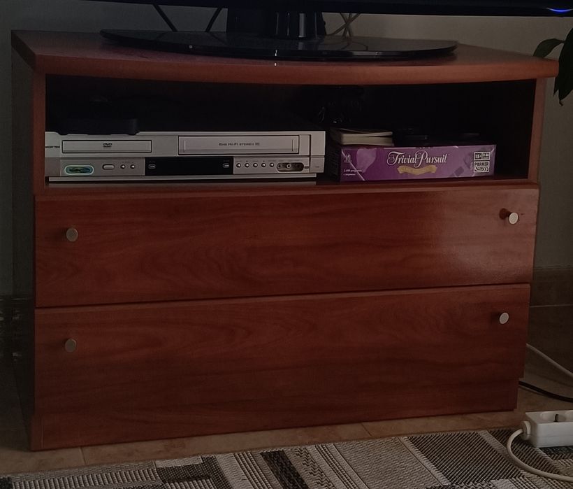 Mobília de sala com mesa de centro e 4 cadeiras