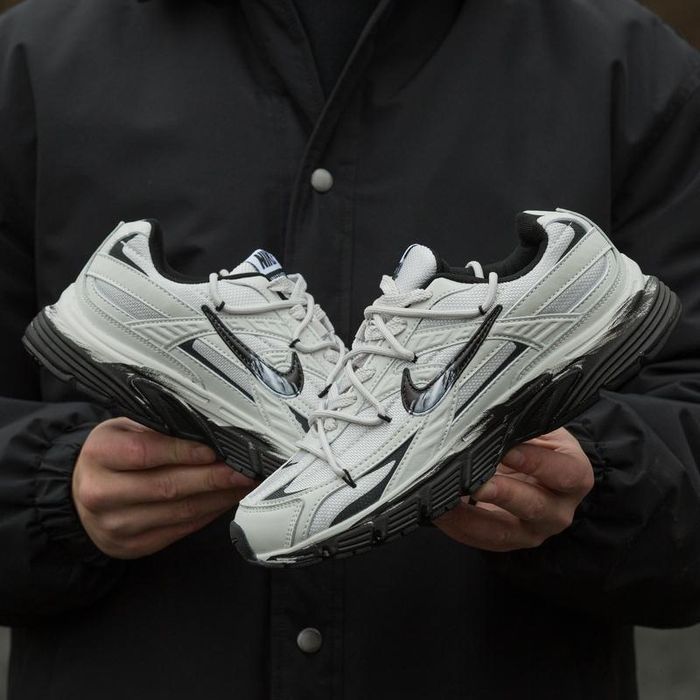 Чоловічі кросівки Nike Initiator стильні біло-чорні