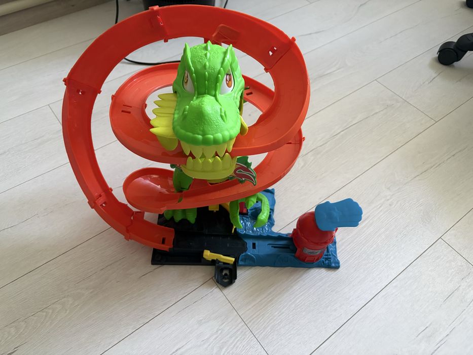 Трек Hot Wheels City Атака вогняного Ті-Рекса