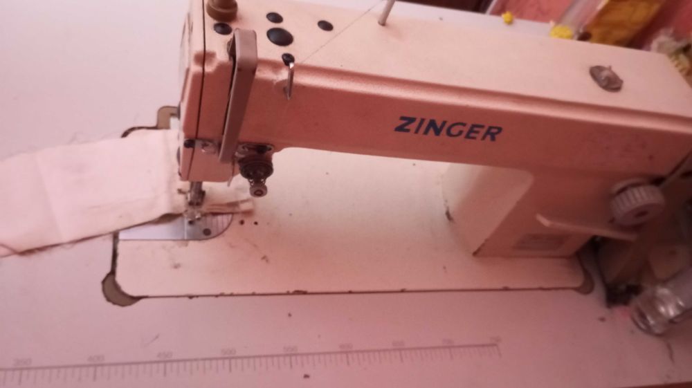 Швейна машинкаZINGER