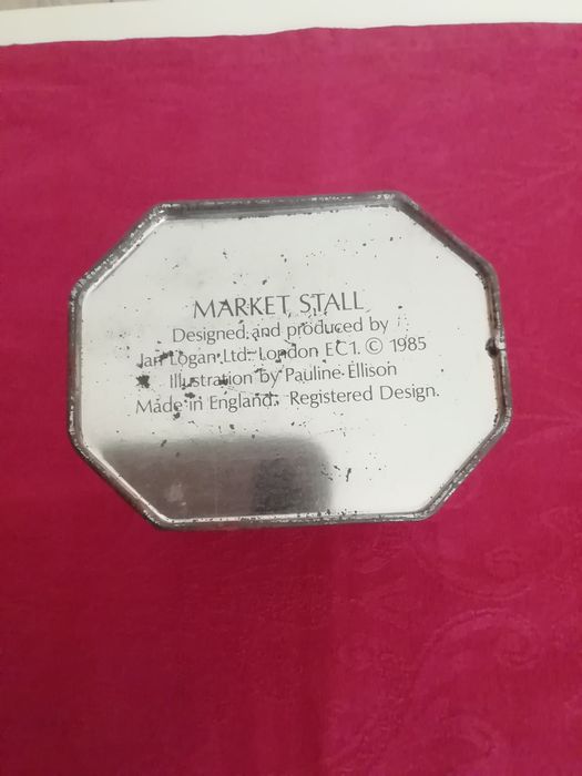 Lata inglesa, antiga, vazia