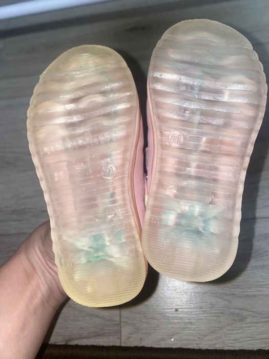 Продам дитячі туфельки